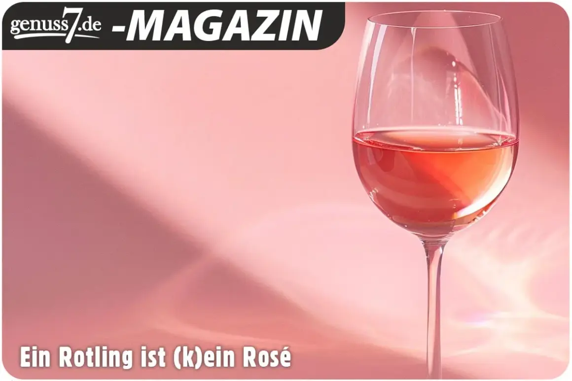 Ein Glas Rotling, dessen Herstellung oft mit der von Rosé verwechselt wird, steht vor einem rosafarbenen Hintergrund.