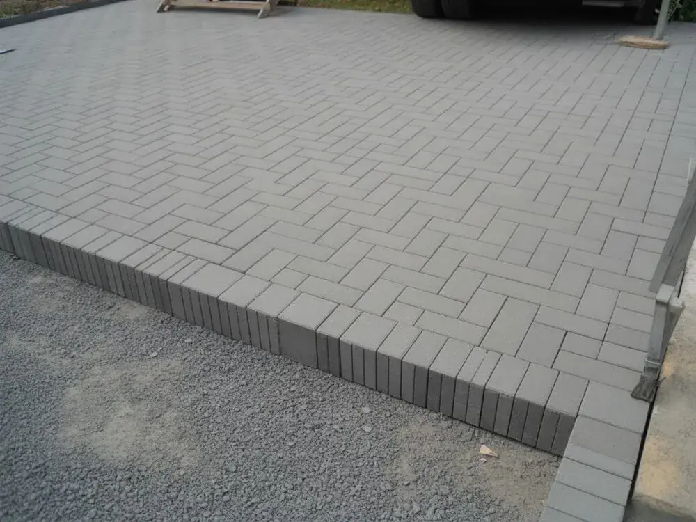 Kostka na podjazd: 6 czy 8 cm? Klucz do trwałości i oszczędności