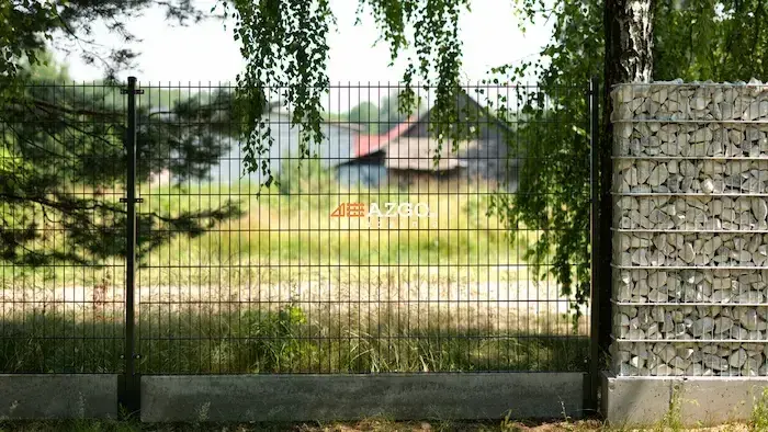 Rozstaw słupków pod siatkę: Co ile metrów? Poradnik eksperta