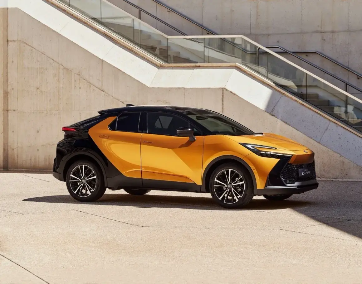 Cena Toyoty C-HR Hybrid od 120 700 zł? Zobacz, jak obniżyć koszt!