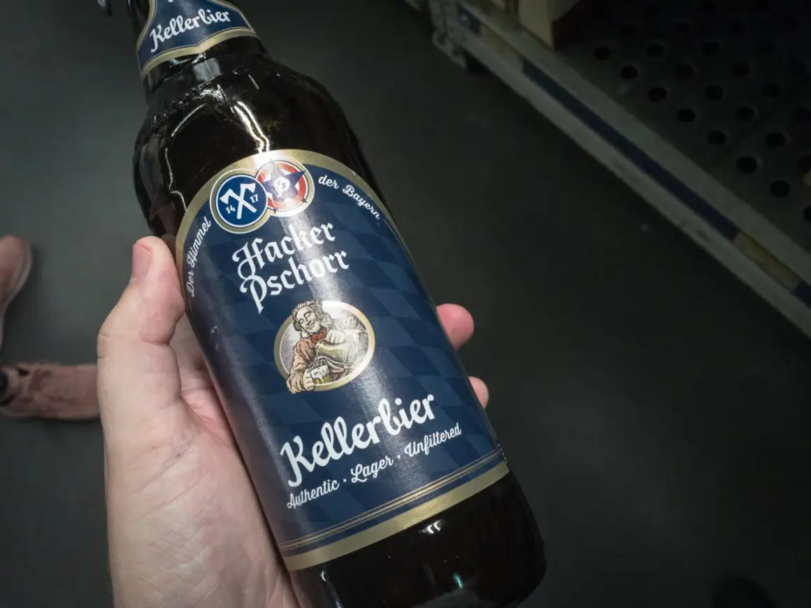 Hacker-Pschorr Kellerbier: ein authentisches, ungefiltertes Lagerbier aus Bayern.