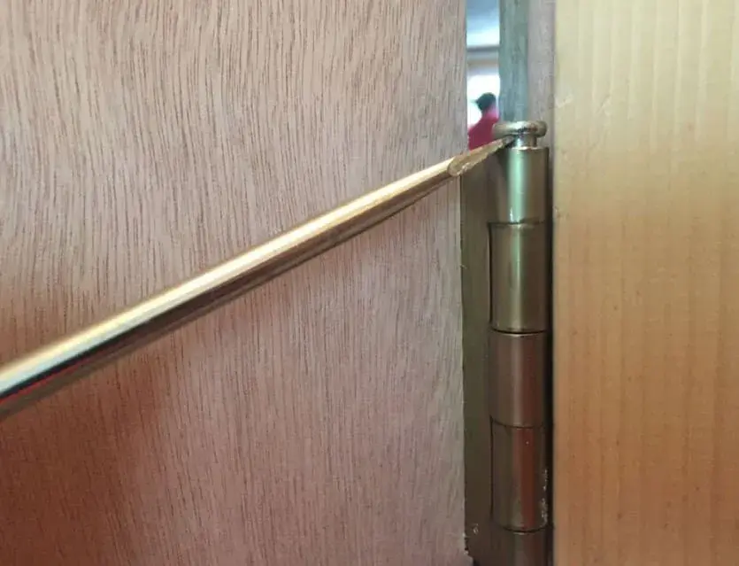 Regulacja drzwi krok po kroku: Jak samemu naprawić problemy?