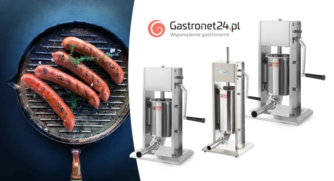 Maszynki elektryczne do nabijania kiełbasy w jelita. Obok grillowane kiełbaski.