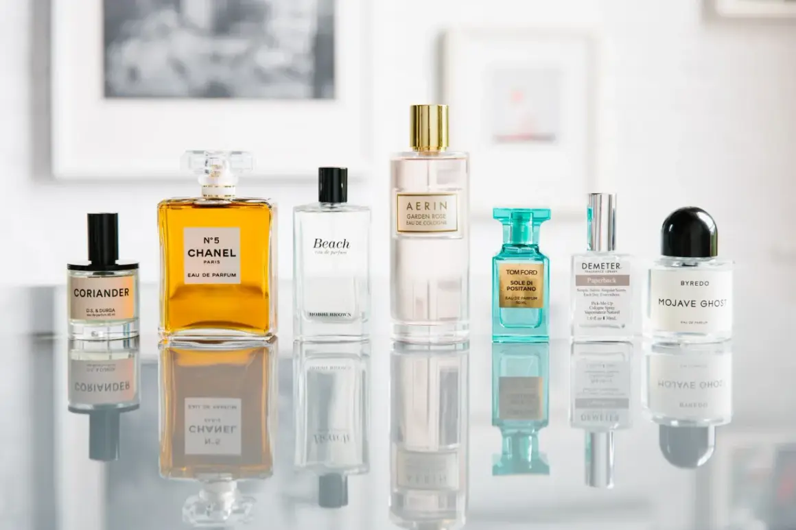 Kolekcja perfum, w tym Chanel N°5 i Tom Ford Sole di Positano, tworzy uwodzicielski afrodyzjak zapach.