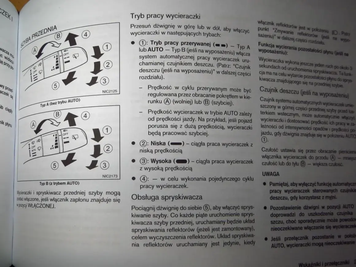 Instrukcja obsługi wycieraczek: czujnik deszczu jak włączyć. Pokrętło reguluje czułość, a dźwignia steruje pracą wycieraczek.