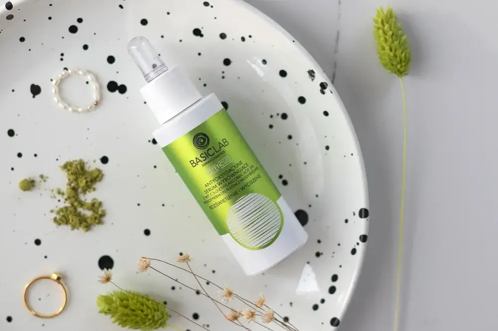 Jakie serum do cery mieszanej pomoże zniwelować nadmiar sebum?