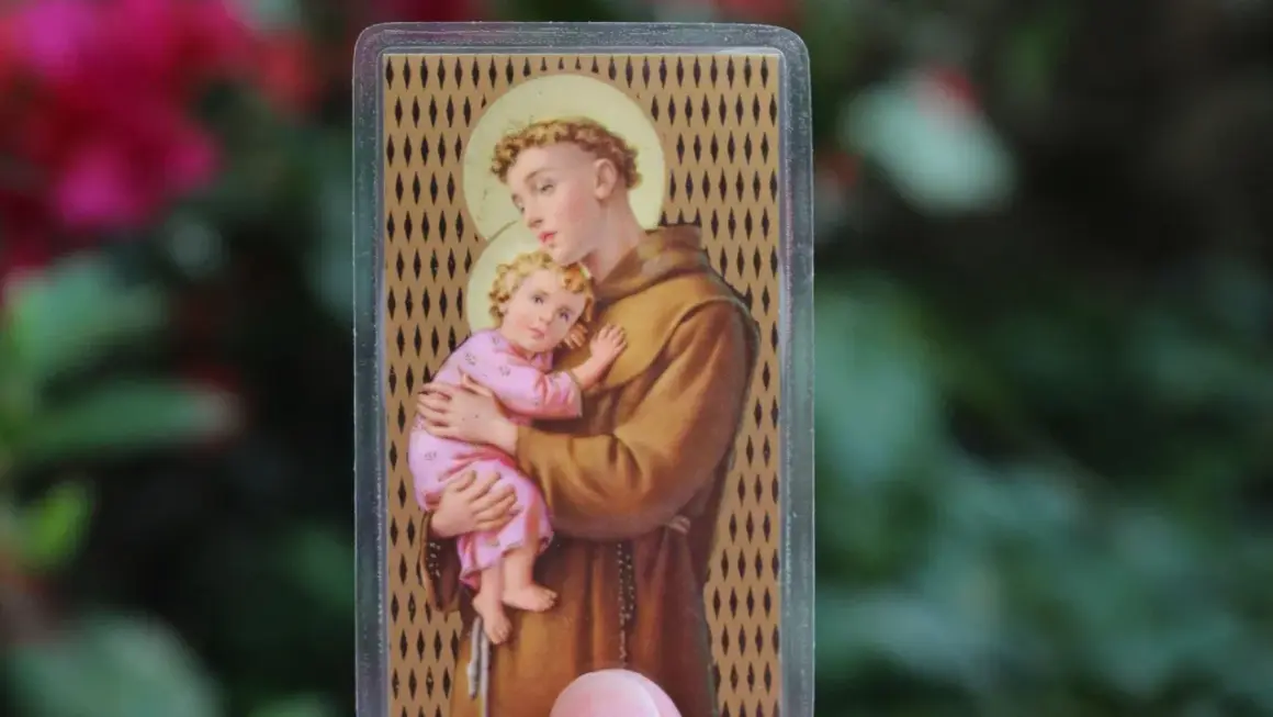 Święty Antoni z Dzieciątkiem Jezus, patron w potrzebie. Obrazek do modlitwy o znalezienie zguby.