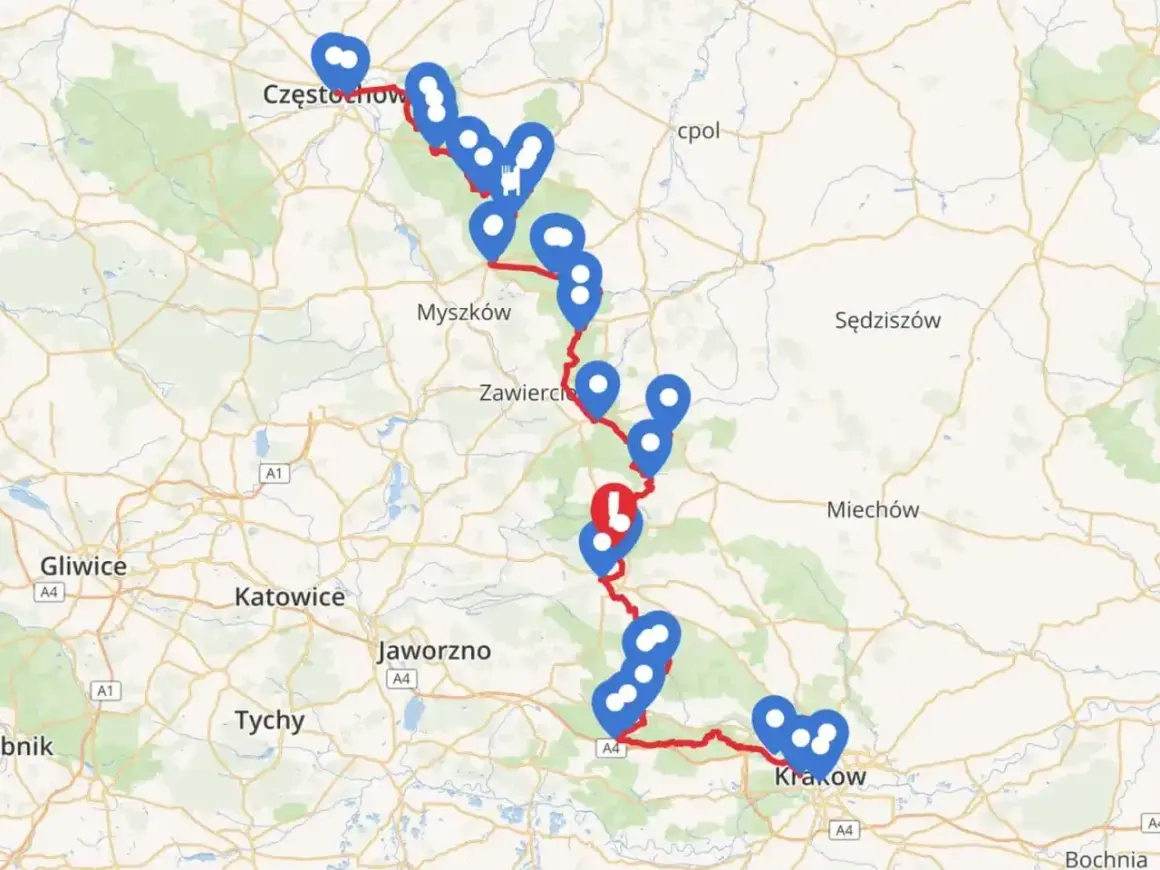 Mapa z zaznaczonym szlakiem Orlich Gniazd samochodem. Trasa prowadzi od Częstochowy przez Myszków, Zawiercie, aż do Krakowa, z licznymi punktami widokowymi.