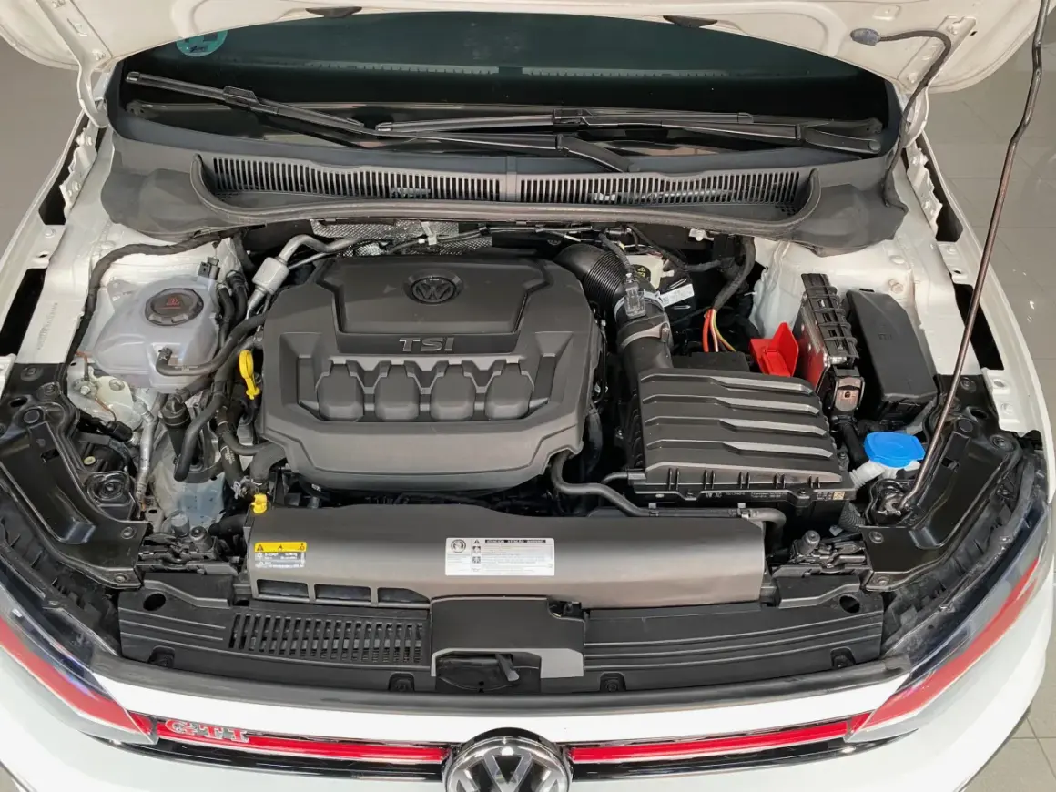 El motor TSI del polo gti, listo para la acción.