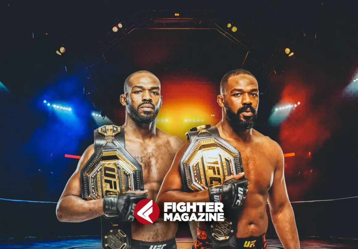 Jon Jones, en legend inom kampsport, poserar stolt med sina UFC-mästarbälten i en dramatisk arena.