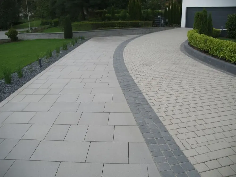 Beton czy kostka na podjazd? Koszty, trwałość, estetyka co wybrać?