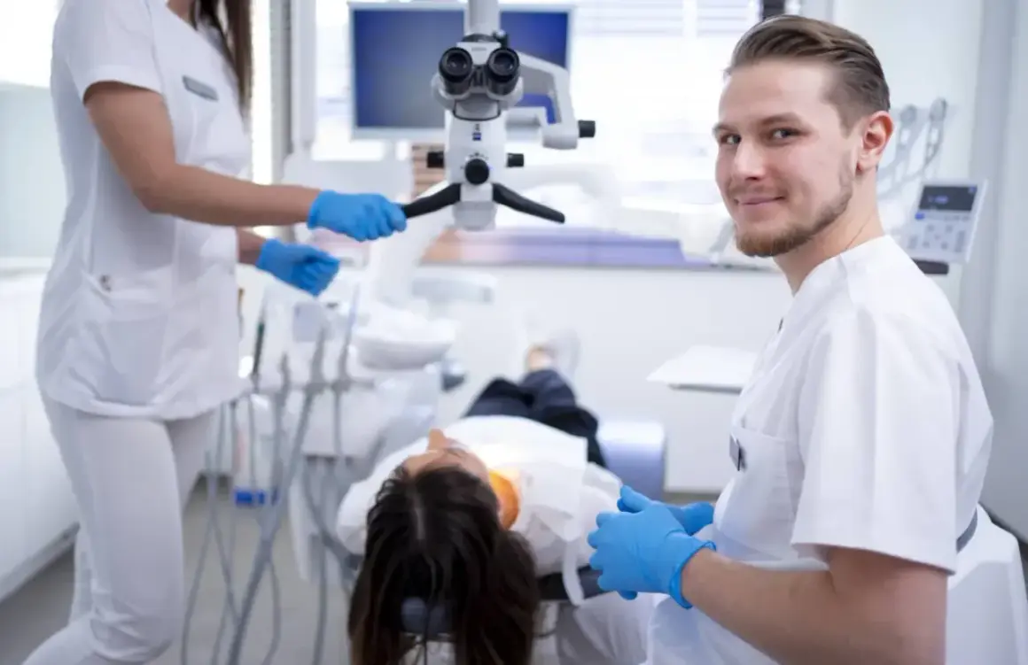 Koniec z drętwieniem! Jak szybko pozbyć się znieczulenia po dentyście?