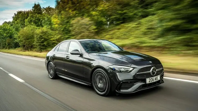 Mercedes Klasy C: Luksus, koszty, rywale. Czy warto kupić?