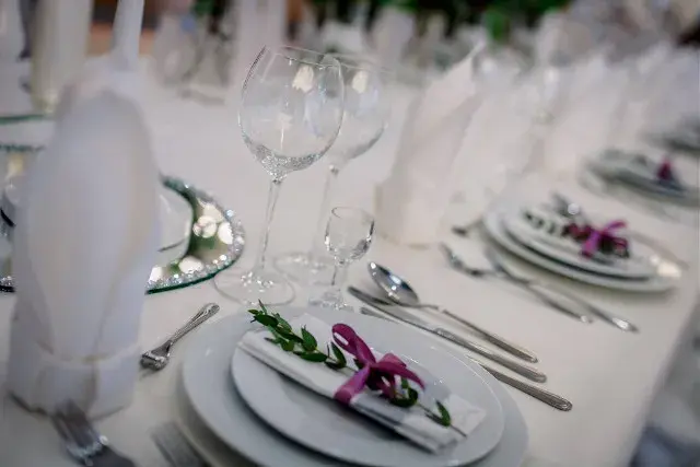 Catering na komunię: Ile zapłacisz? Sprawdź ceny i oszczędź!