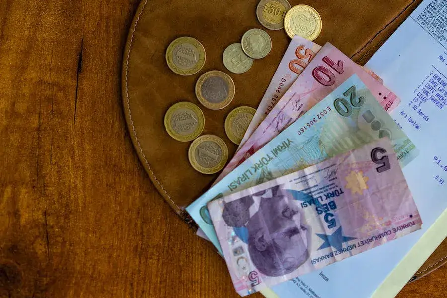 Jaką walutą płacić w Turcji, aby uniknąć niekorzystnych kursów?