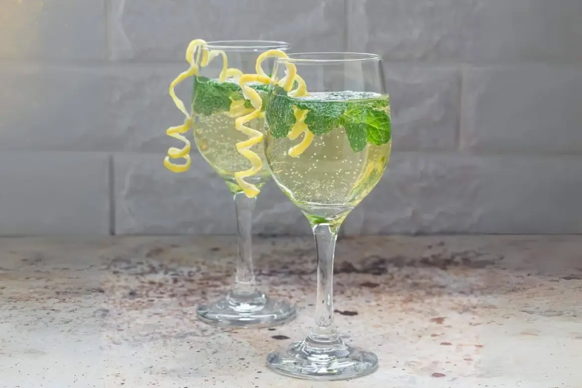 Szprycer drink: idealny przepis na orzeźwiający letni koktajl