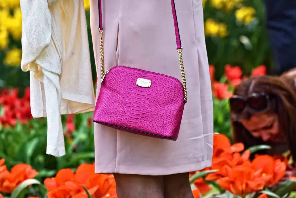 Modne torebki damskie: trendy, style i porady na ten sezon