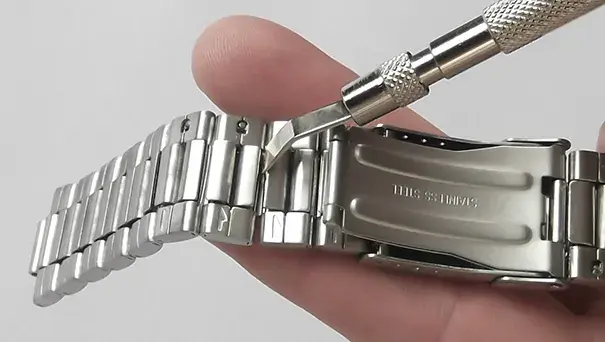 Jak szybko skrócić bransoletę w zegarku casio damskim bez uszkodzeń