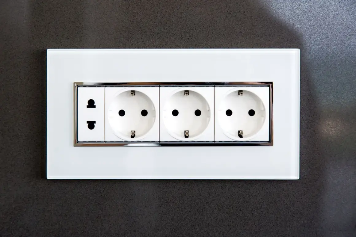 Gniazdko elektryczne – budowa, rodzaje i zasady prawidłowego montażu