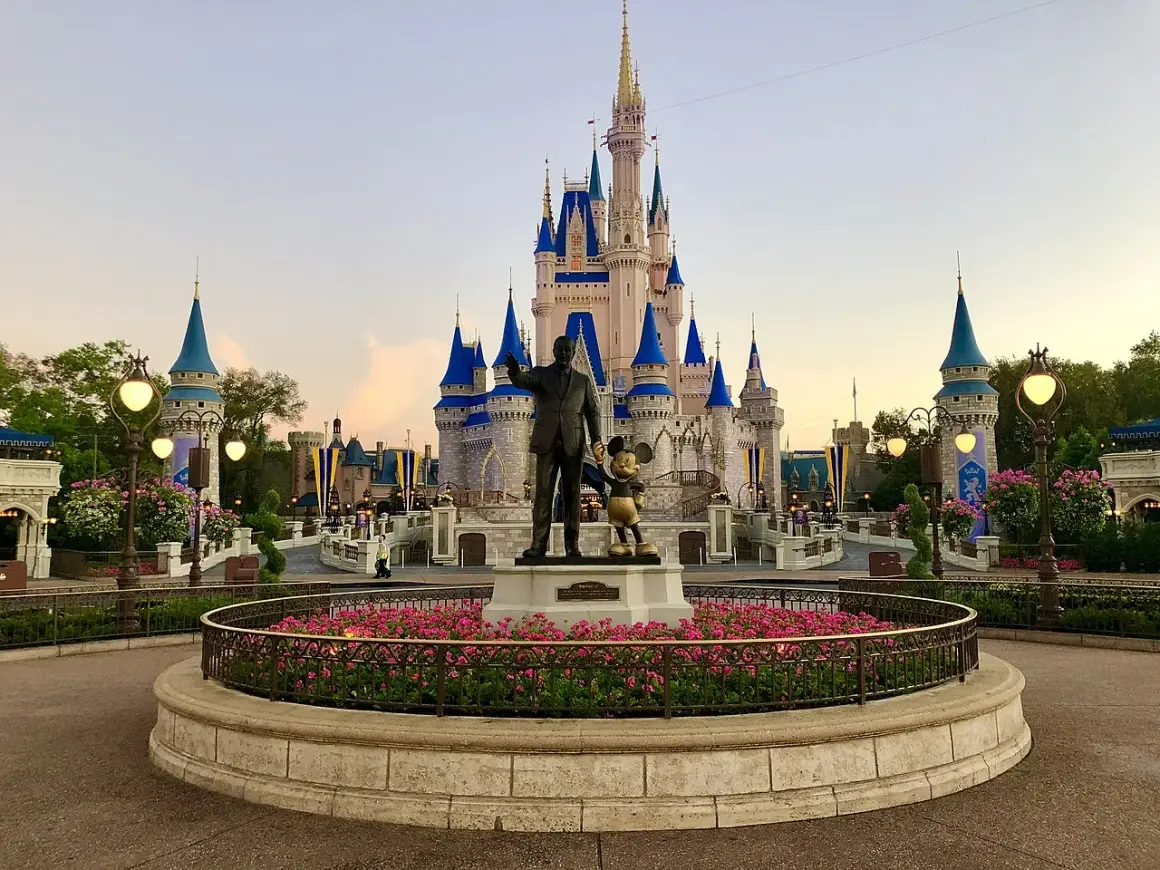 Gdzie powstał pierwszy Disneyland? Odkryj jego nieznane tajemnice