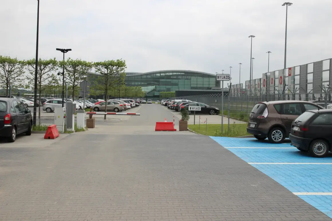 Jak wjechać na lotnisko we Wrocławiu - uniknij stresu i opóźnień