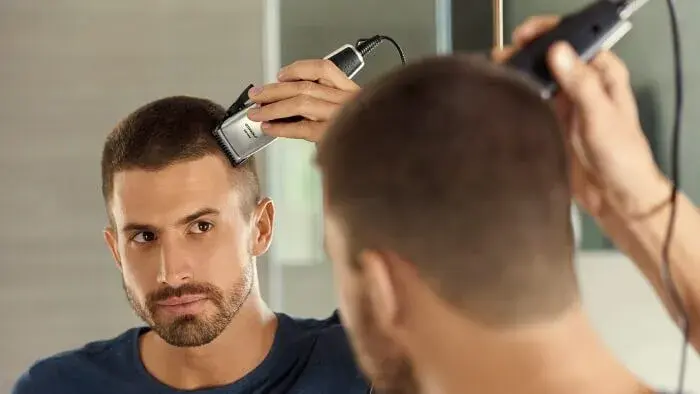 Jak zrobić fryzurę na żołnierza i uniknąć najczęstszych błędów