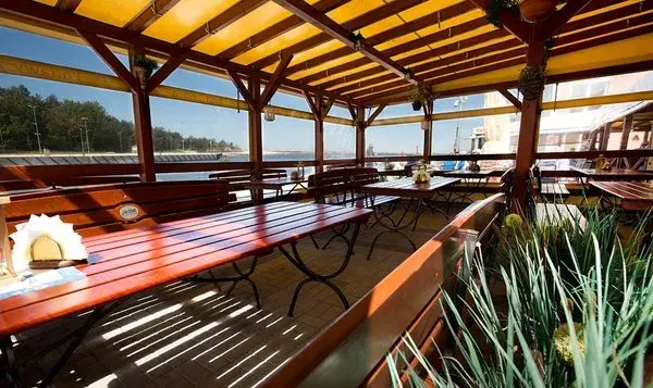 Gdzie zjeść w Mrzeżynie? Odkryj najlepsze restauracje i smaki