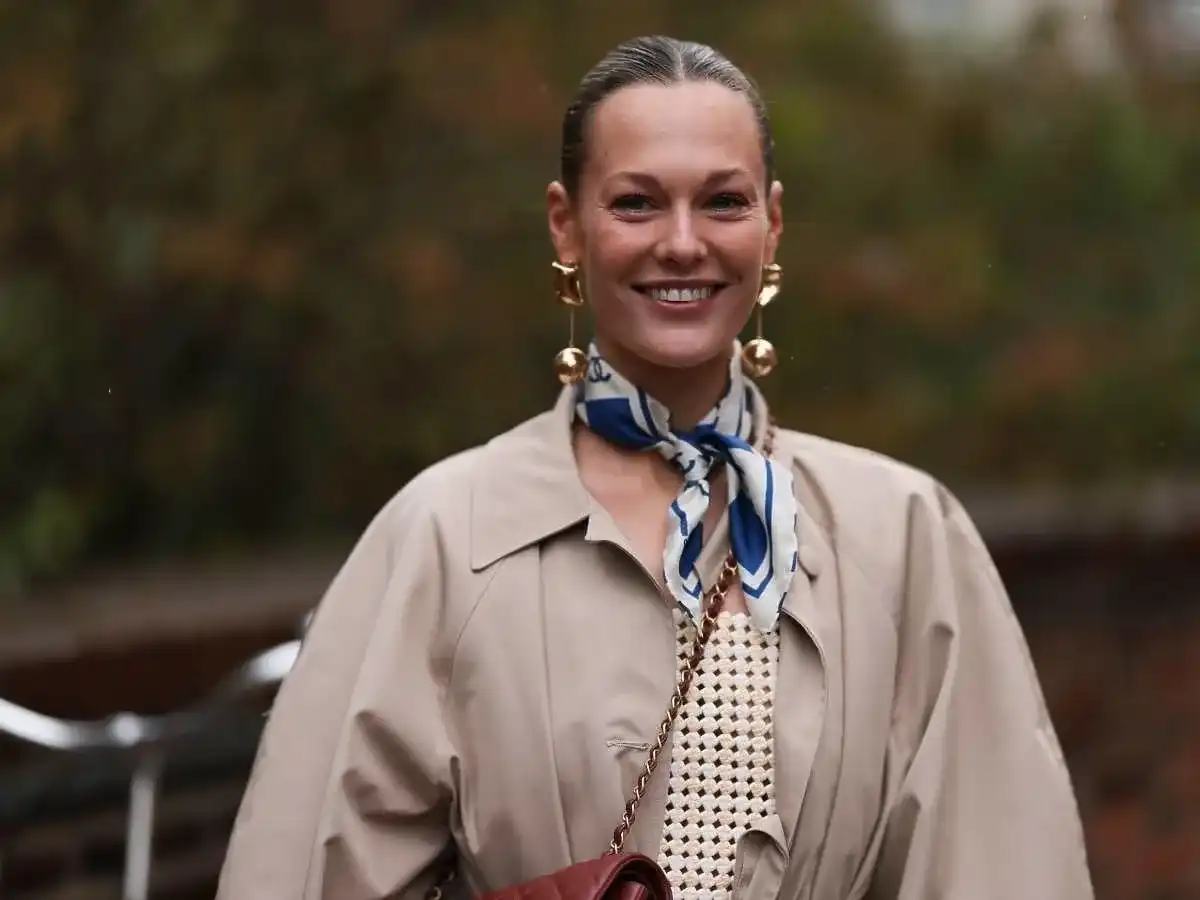 Jak nosić apaszkę? 5 stylizacji, które odmienią Twój look!