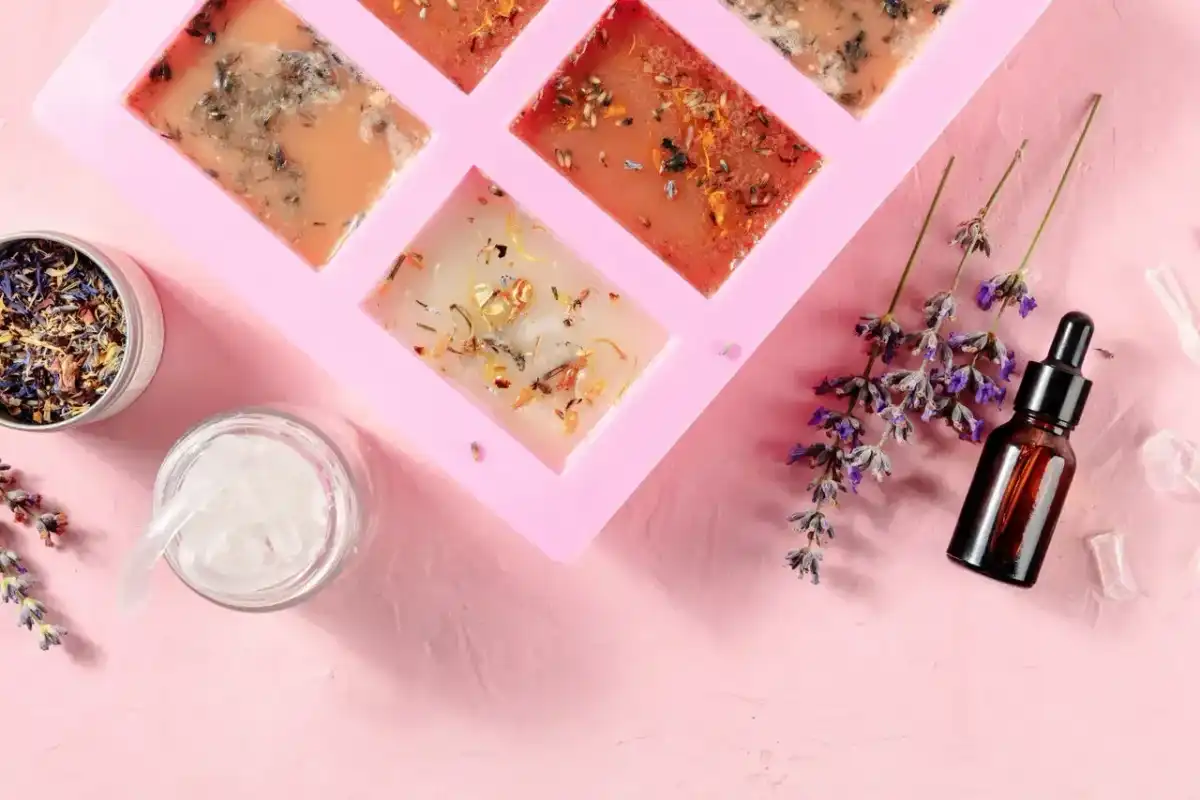 1,3-propanediol w kosmetykach - jak działa i kiedy ma sens