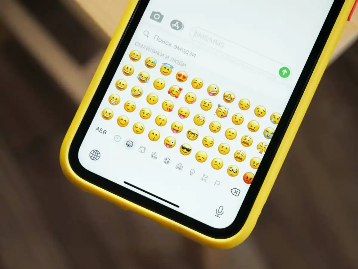 Emotki w social media - Jak używać, by działały?