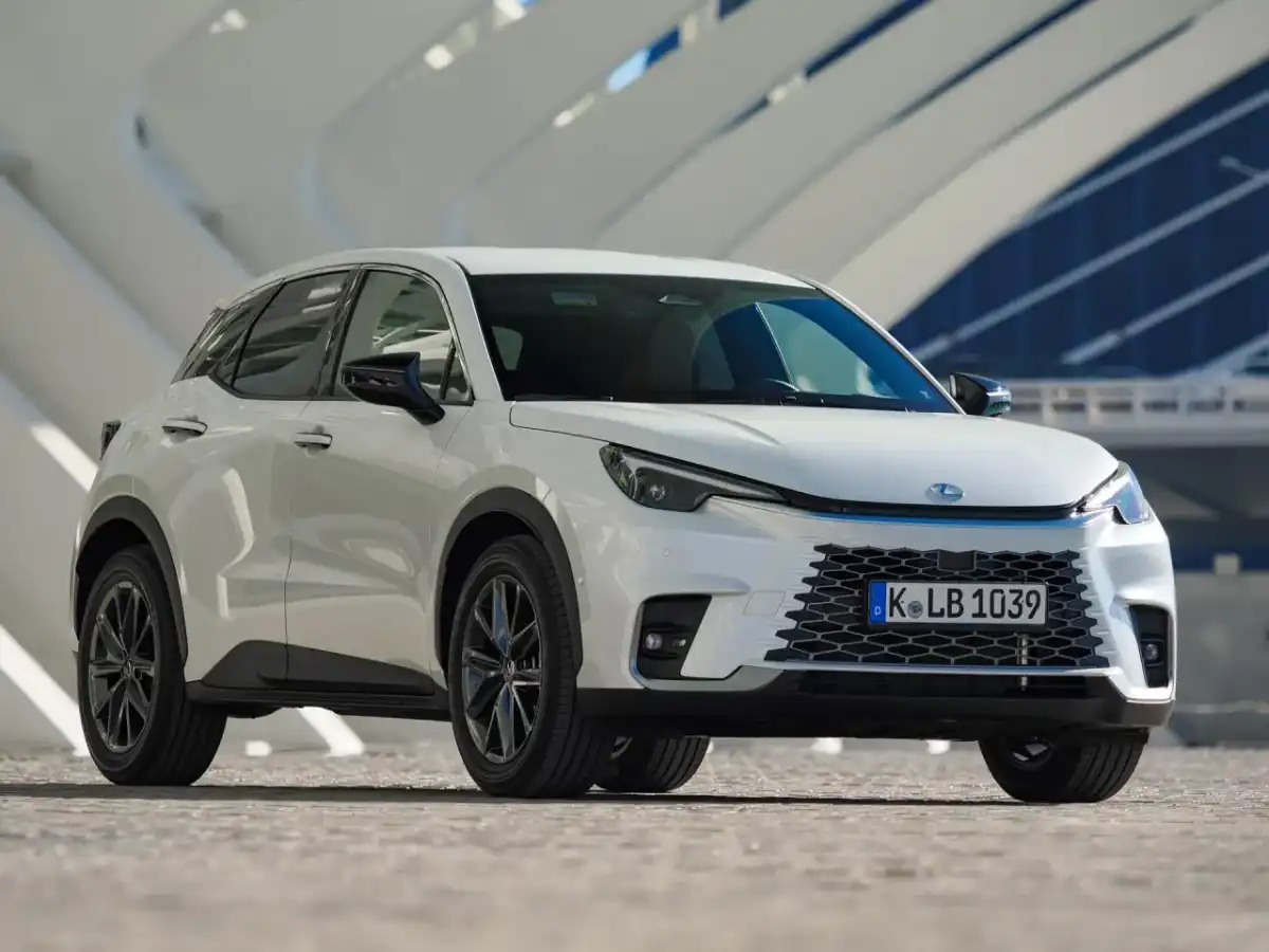 Lexus LBX - Czy to mały SUV premium, którego szukasz?