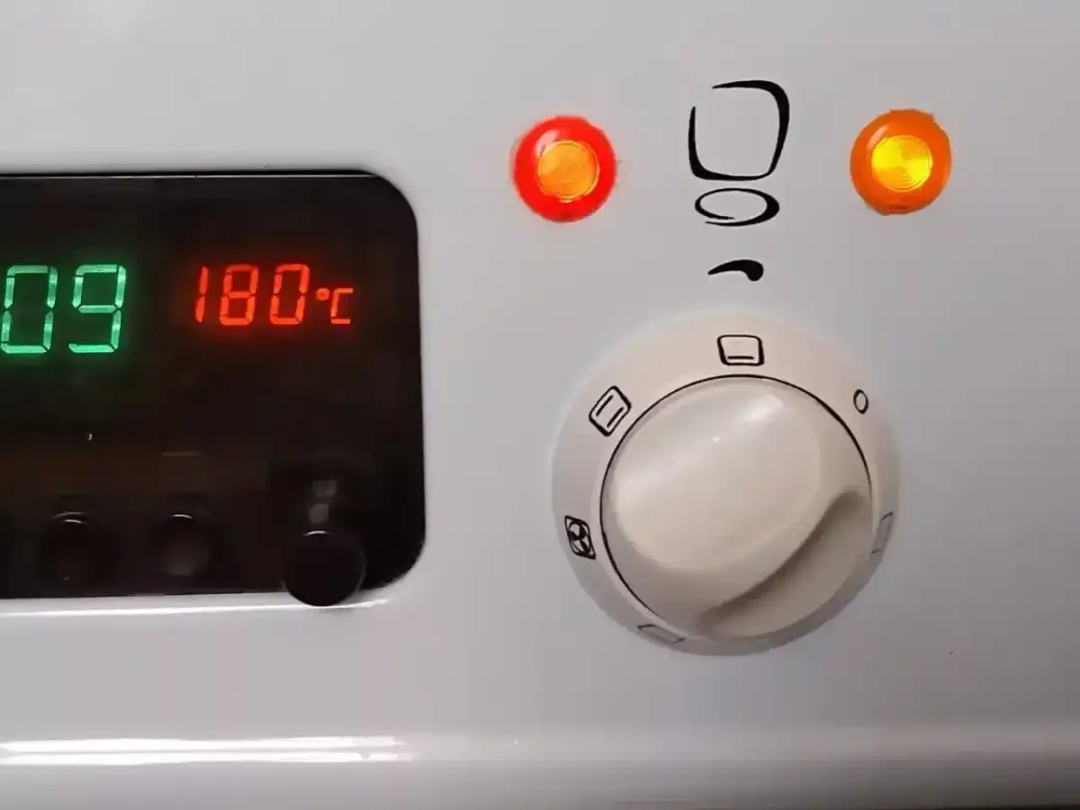 Jak ustawić piekarnik Mastercook? Pokrętła, symbole i tryby