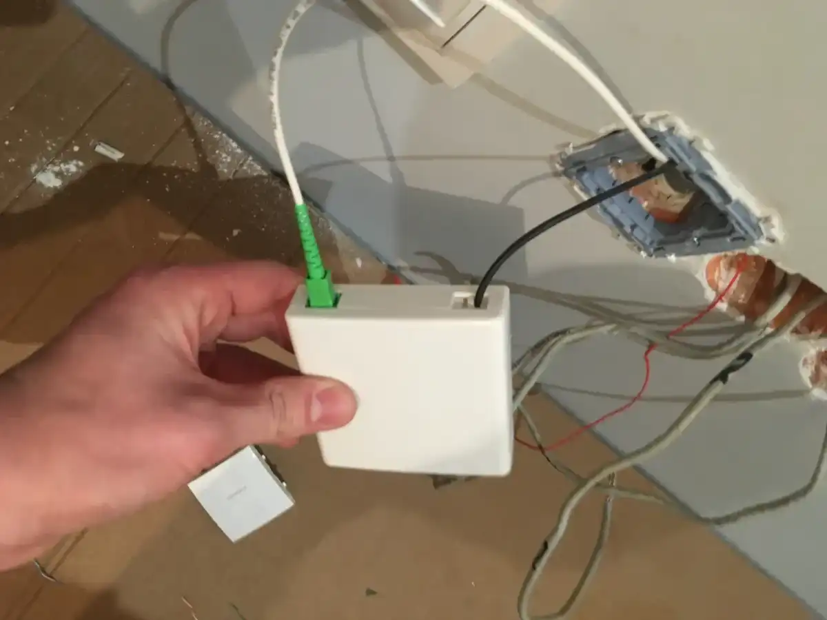Jak podłączyć internet światłowodowy bez błędów?