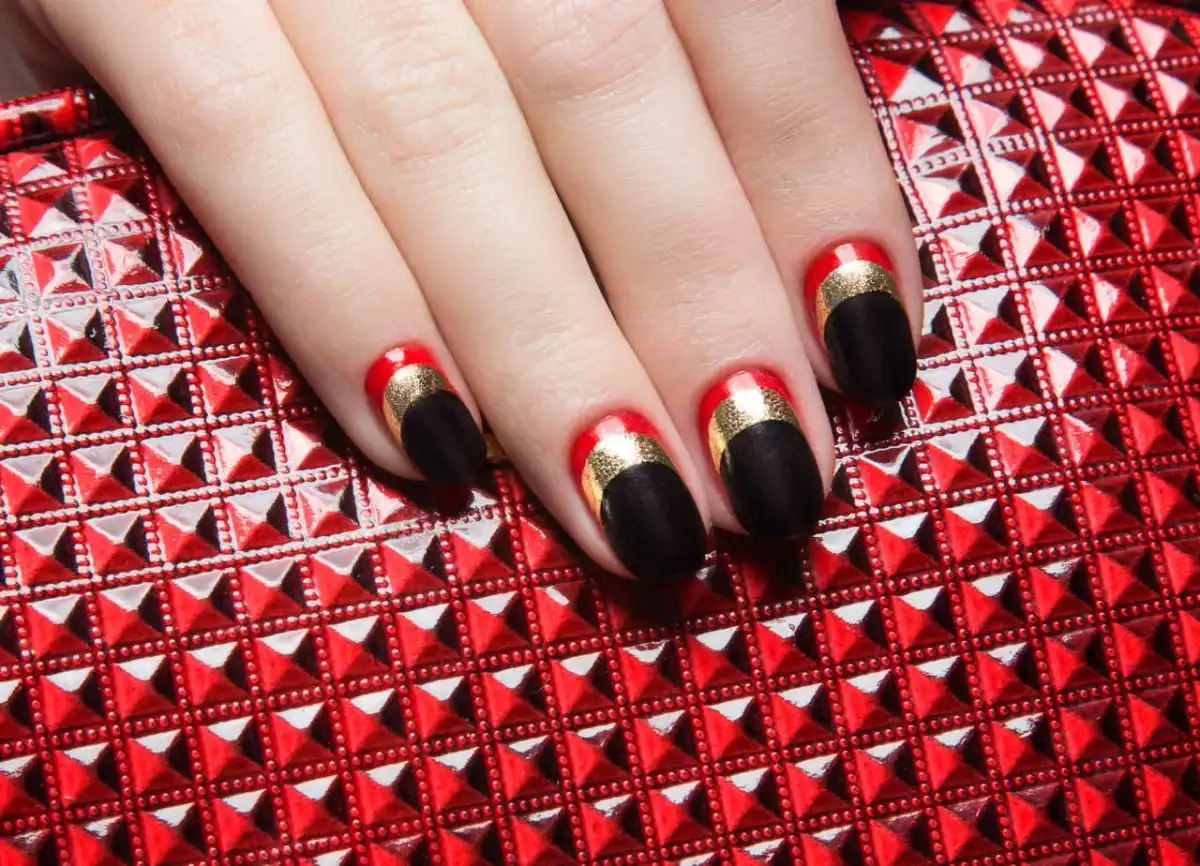 Modne paznokcie na lato - Jak wybrać idealny manicure?