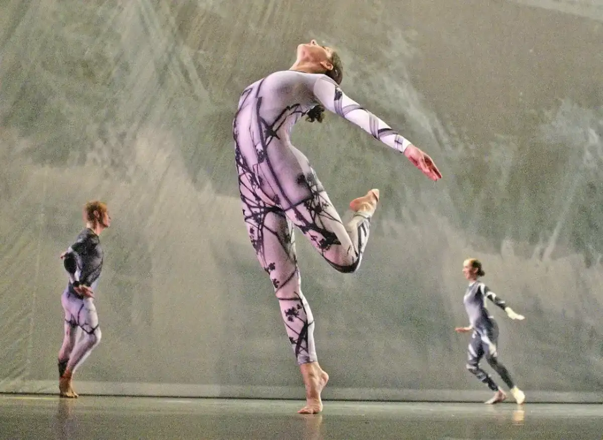 Improwizacja w teatrze - swoboda czy chaos? Poznaj prawdę!
