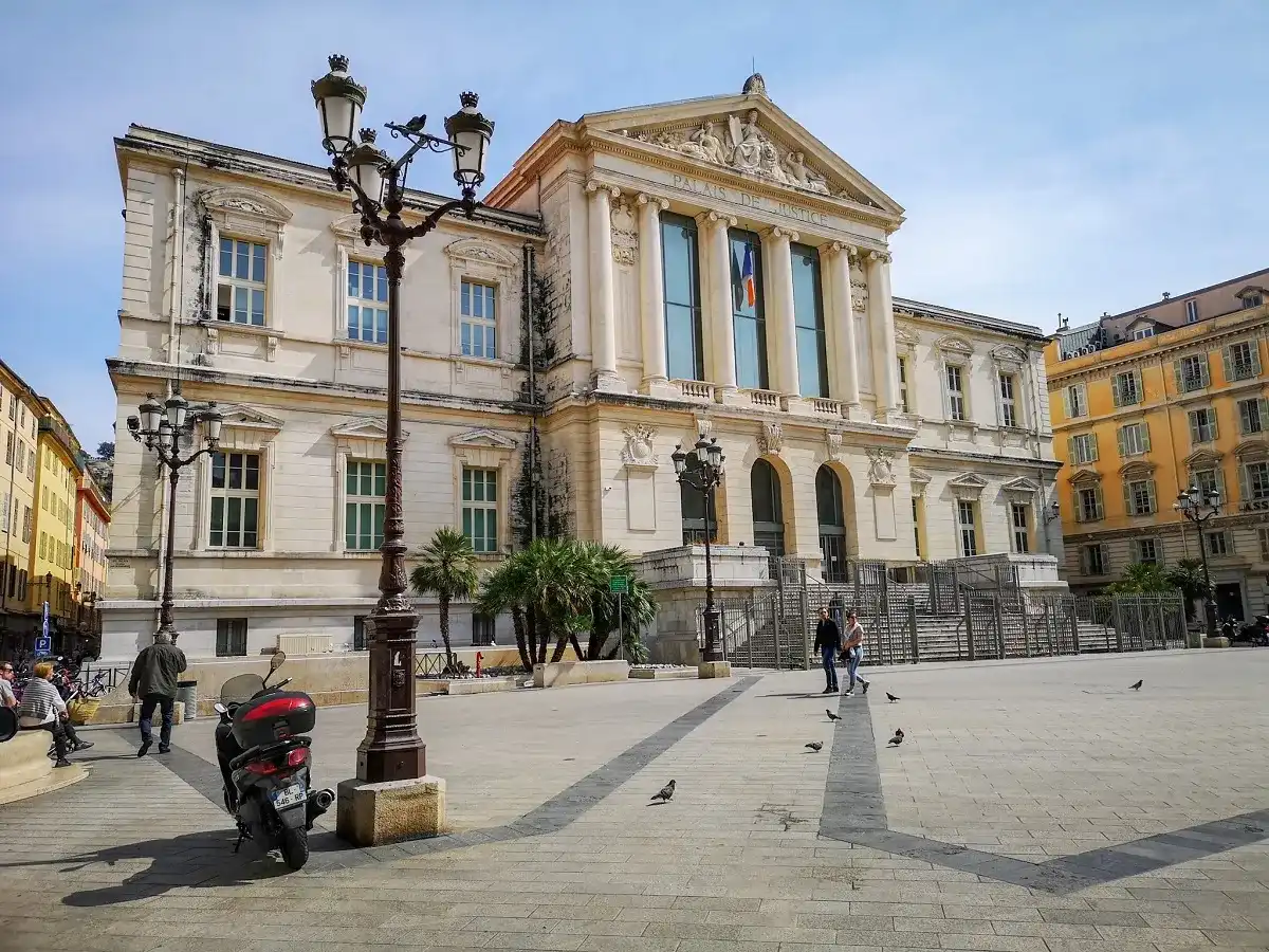 Plac Cours Saleya w Nicei - co zobaczyć i kiedy przyjść?