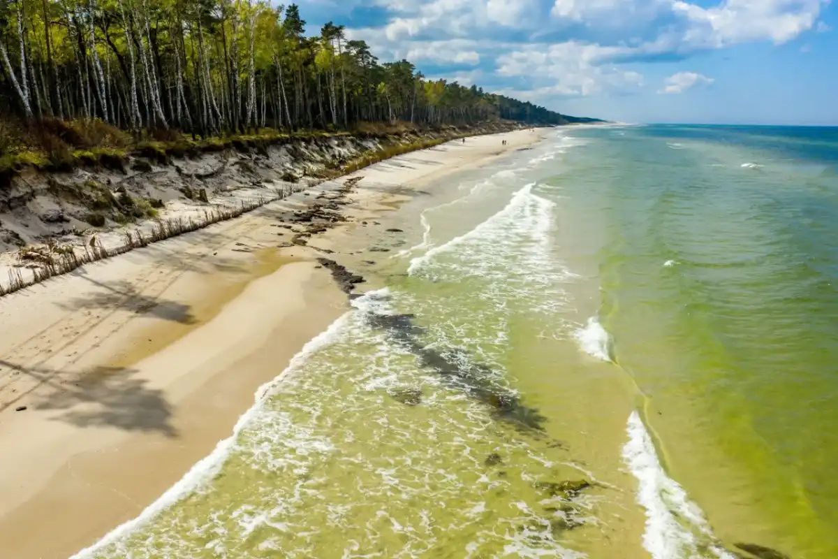 Plaża Lubiatowo – Spokój i natura nad Bałtykiem. Czy warto?