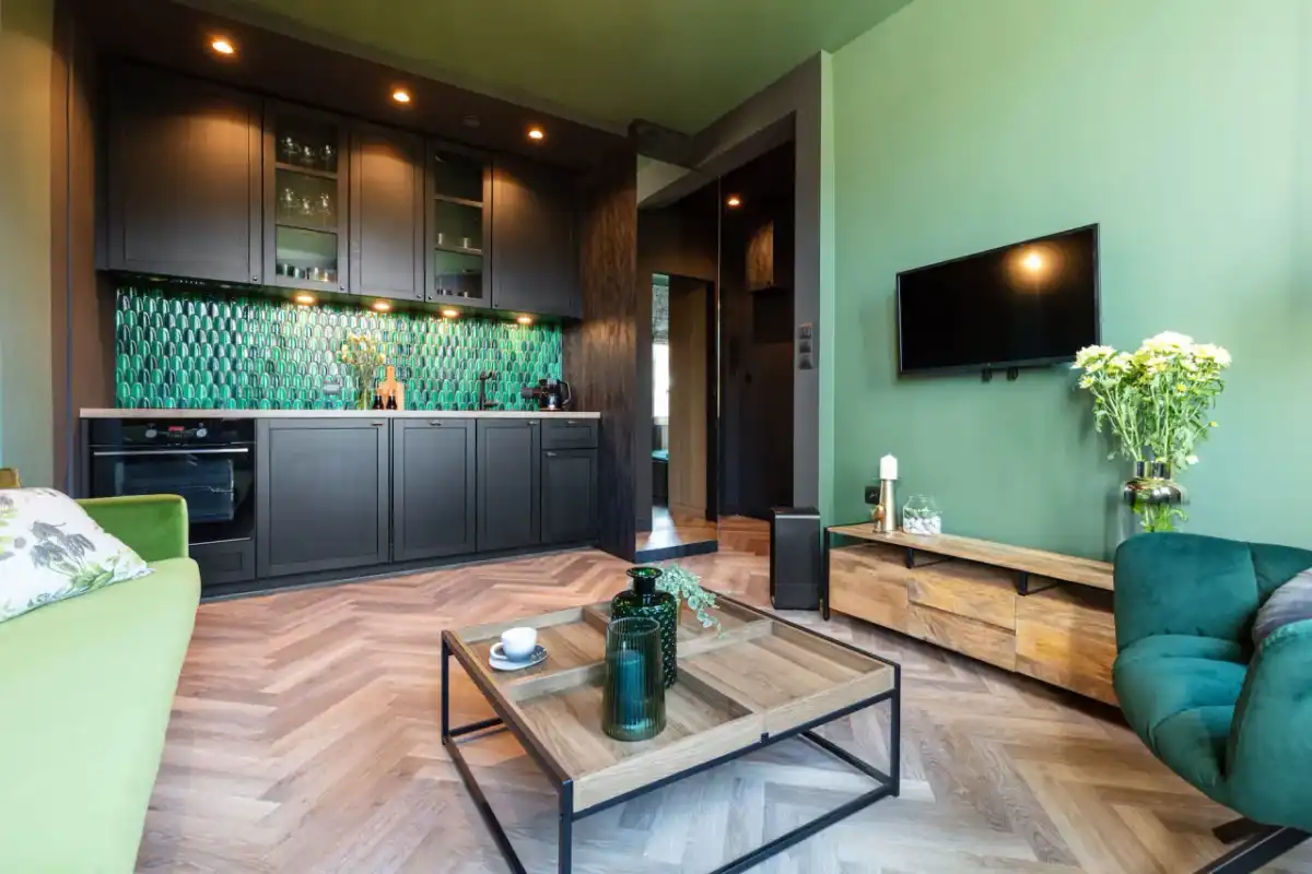 Mały salon z aneksem - 6 zasad, by był lekki i funkcjonalny