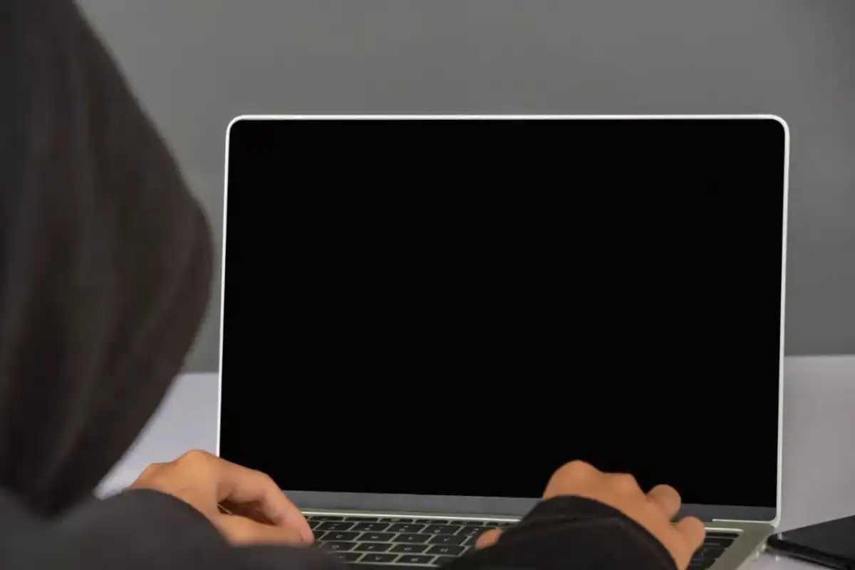 Czarny ekran w laptopie - jak sprawdzić, czy winny jest Windows?