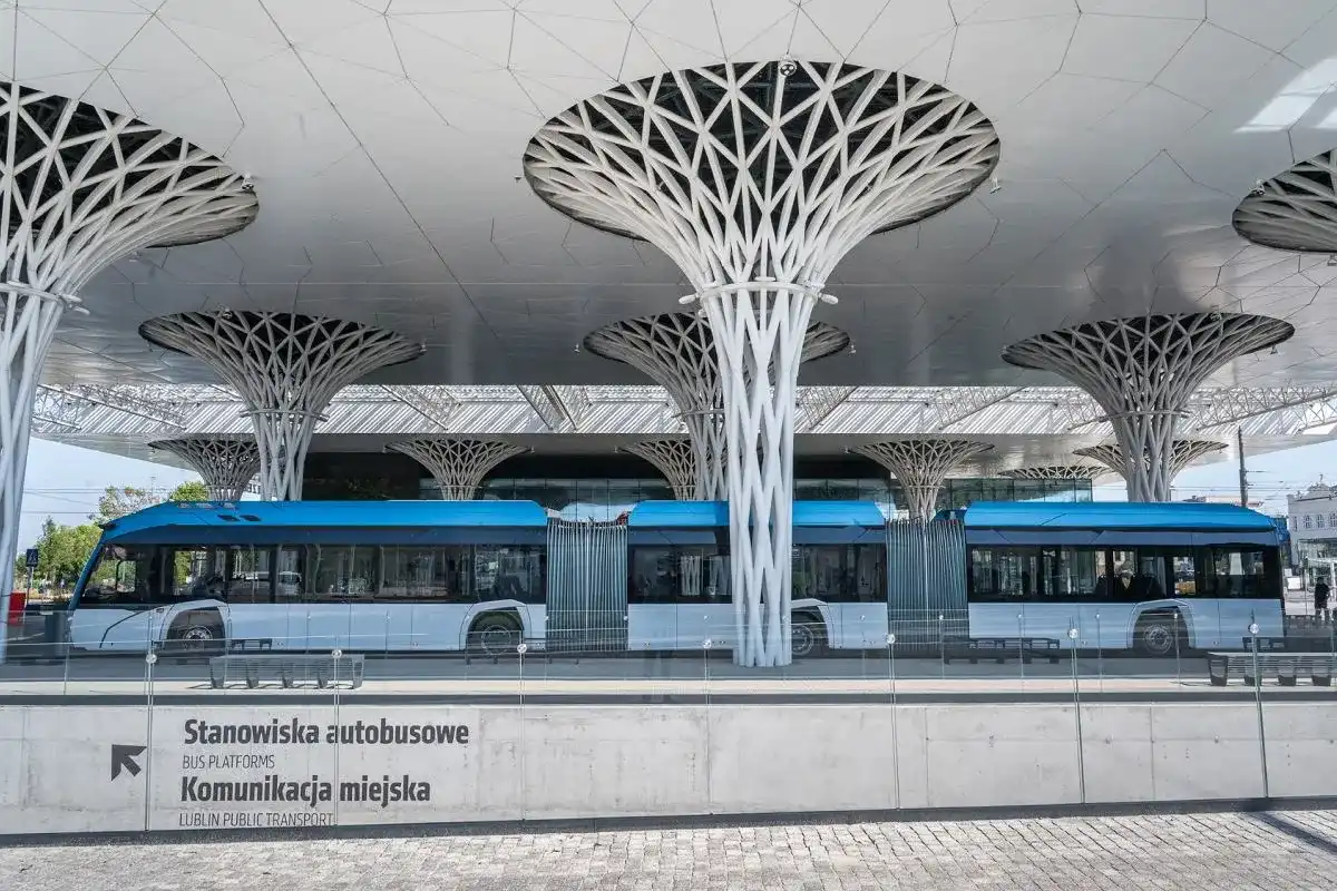 Toruń-Lublin: jak dojechać? Auto, pociąg czy autobus?