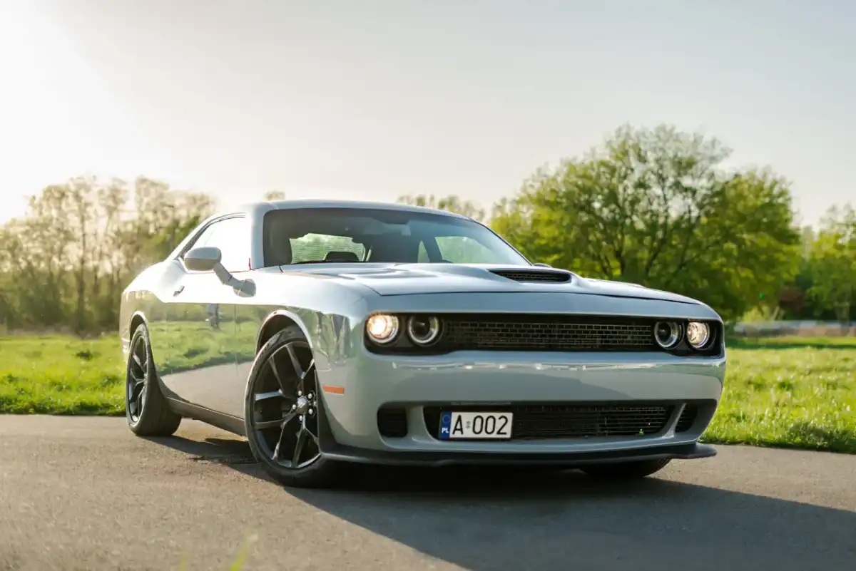 Dodge Challenger 5.7 HEMI - Czy to wciąż ma sens?