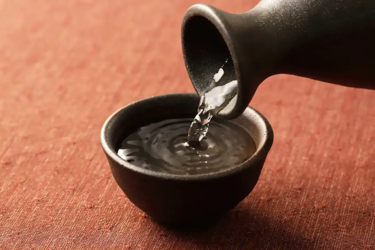 Sake co to za alkohol - Poznaj rodzaje, moc i zasady serwowania