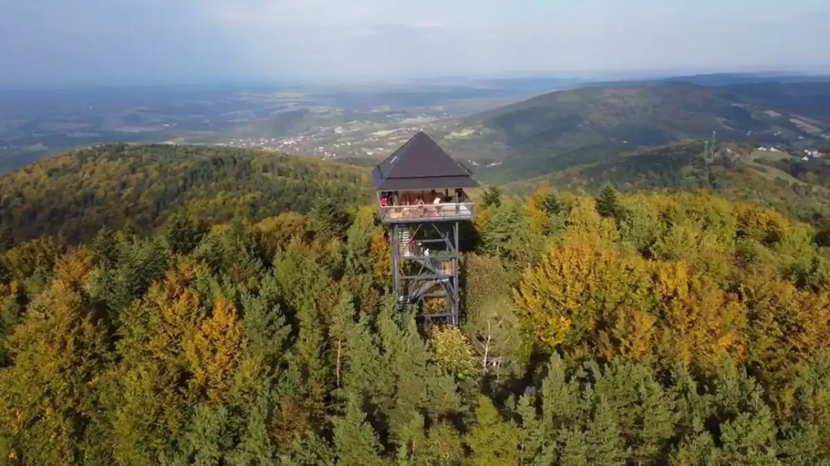 Wieża widokowa Chrząstówka: Czy widać Tatry? Pełny przewodnik