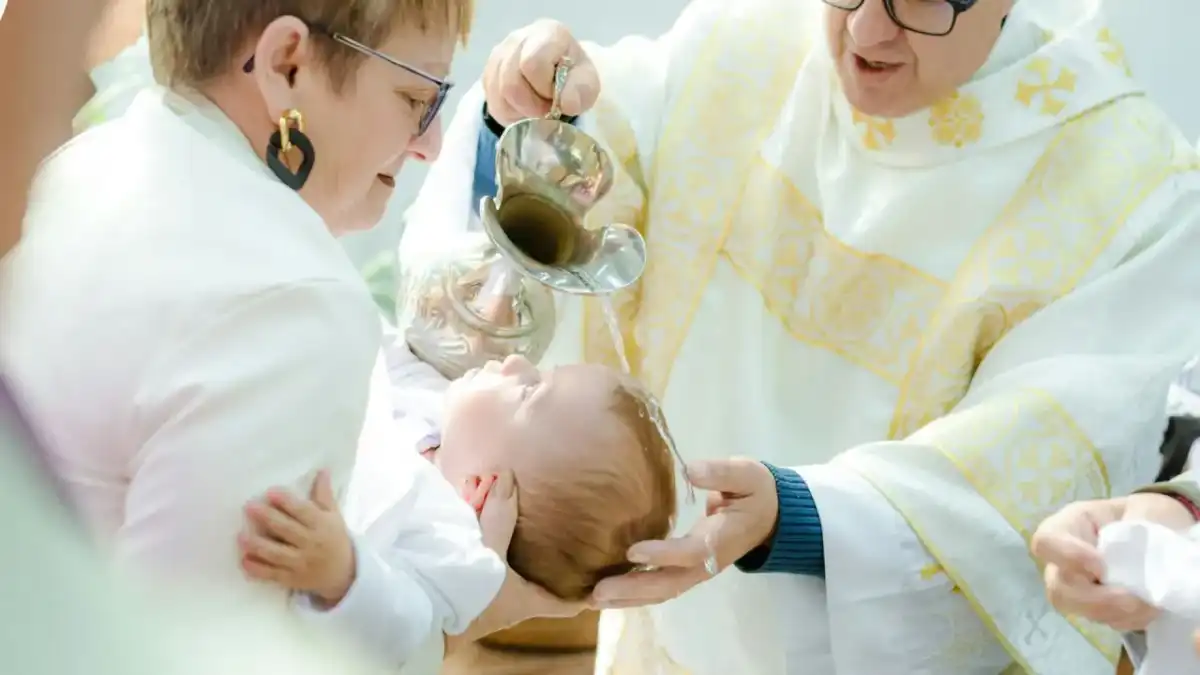 Ile kosztuje chrzest dziecka - Całkowity koszt i oszczędności