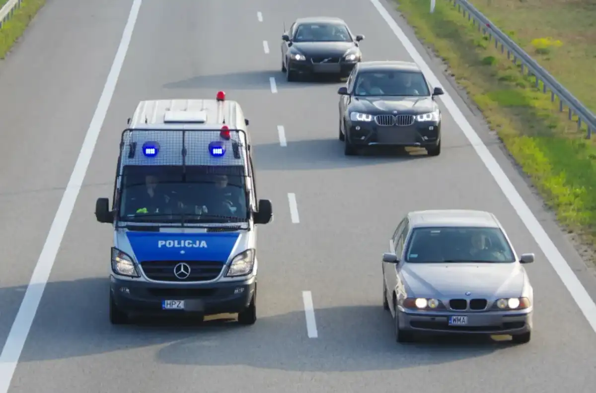 Ile minimum na autostradzie - Kiedy grozi mandat za wolną jazdę?