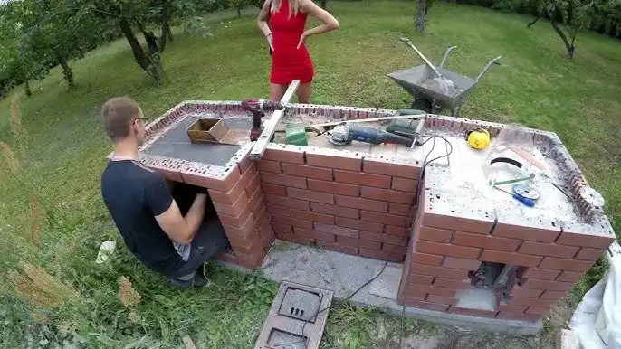 Jak zbudować grill własnej roboty tanio i kreatywnie w ogrodzie