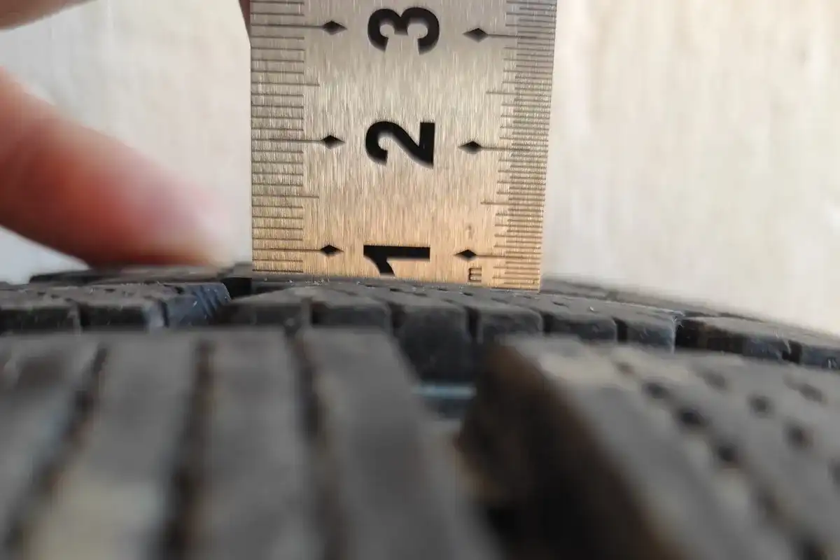 Głębokość bieżnika - Jak ją zmierzyć i czy 1,6 mm to bezpieczny limit?