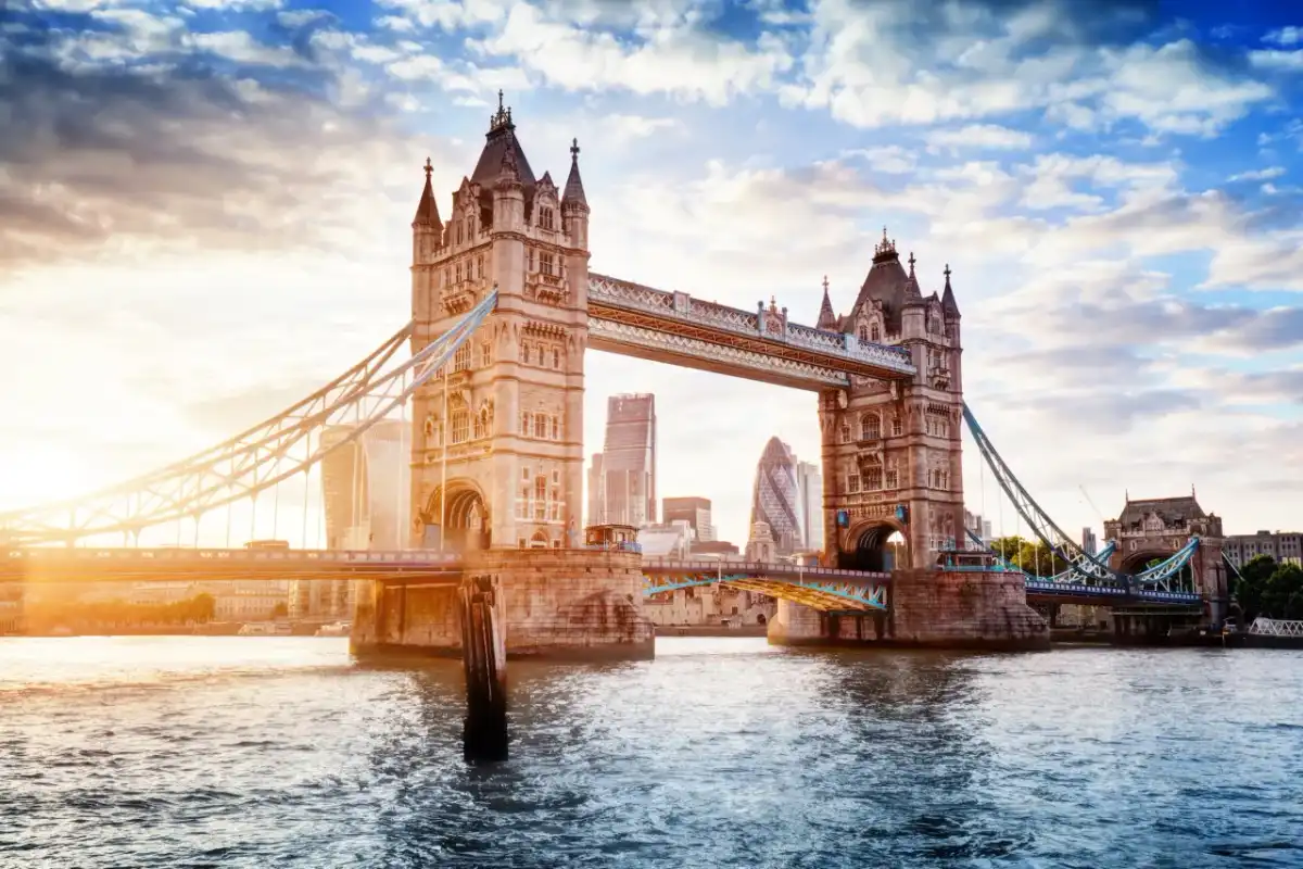 Tower Bridge - Jak go zrozumieć i zwiedzać? Przewodnik