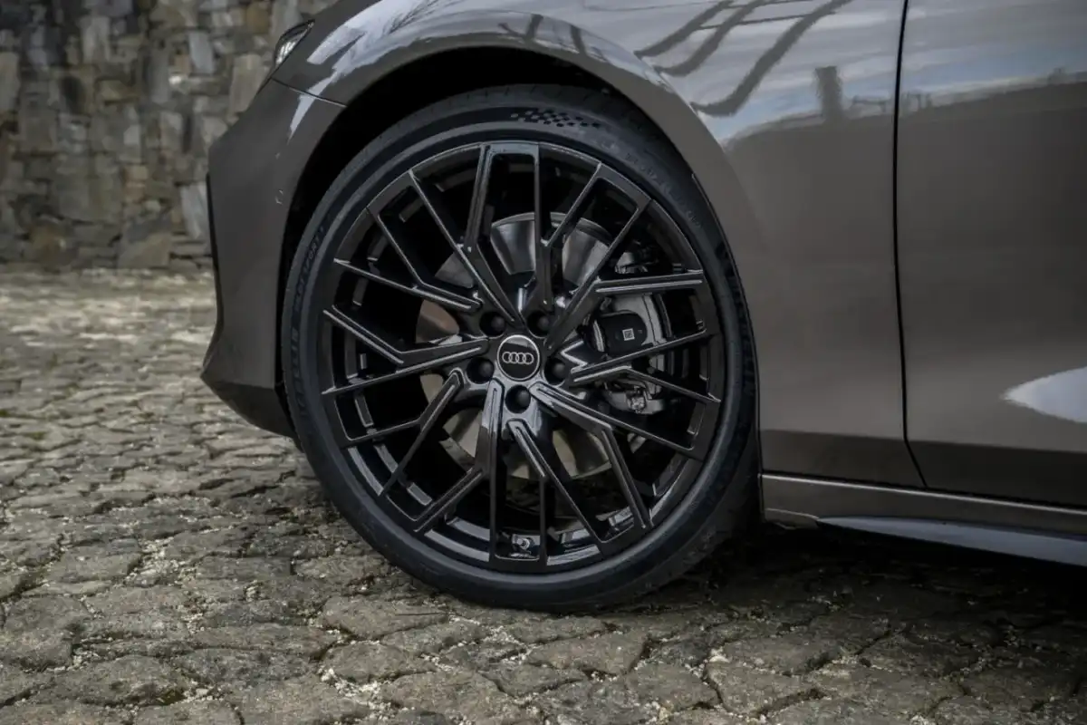 Opony z homologacją Audi - Czy warto dopłacać?