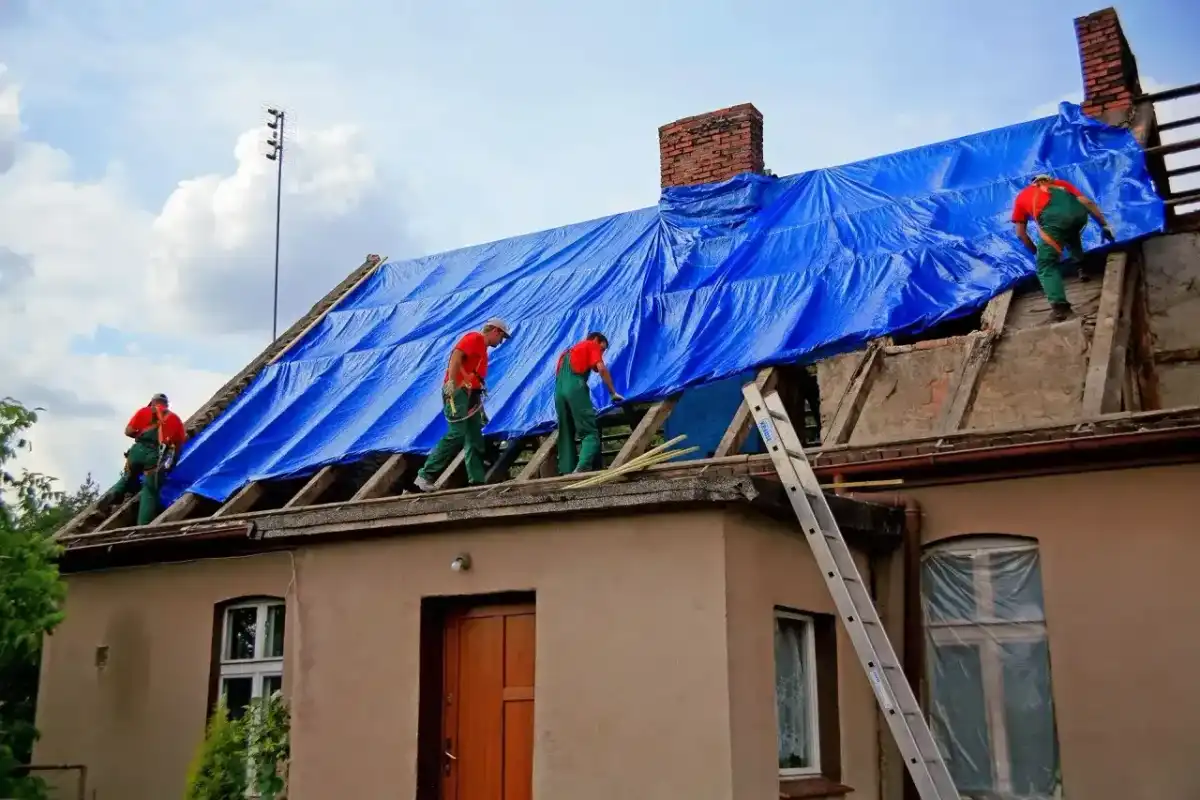 Remont dachu - Pozwolenie na budowę czy zgłoszenie? Sprawdź zasady